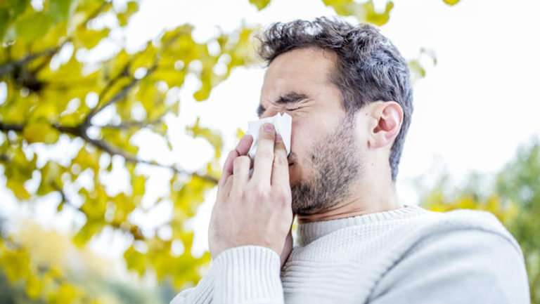 How to Get Rid of Allergy Symptoms, According to the ...
