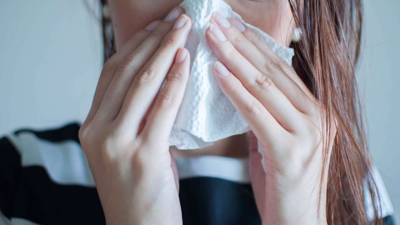 Is It Allergies or a Cold? Symptoms, Treatments, and More ...