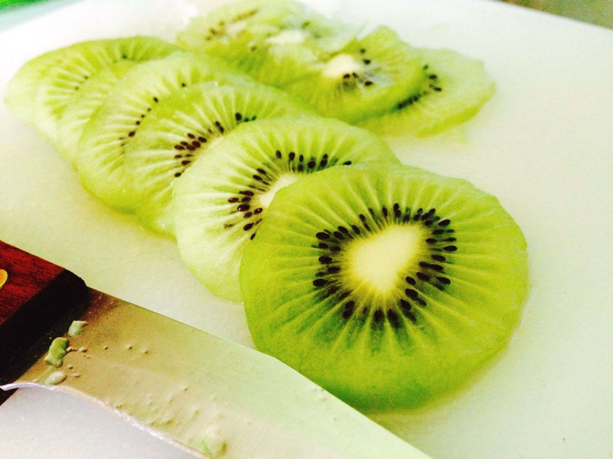 Kiwi Nutrition Benefits and Allergies